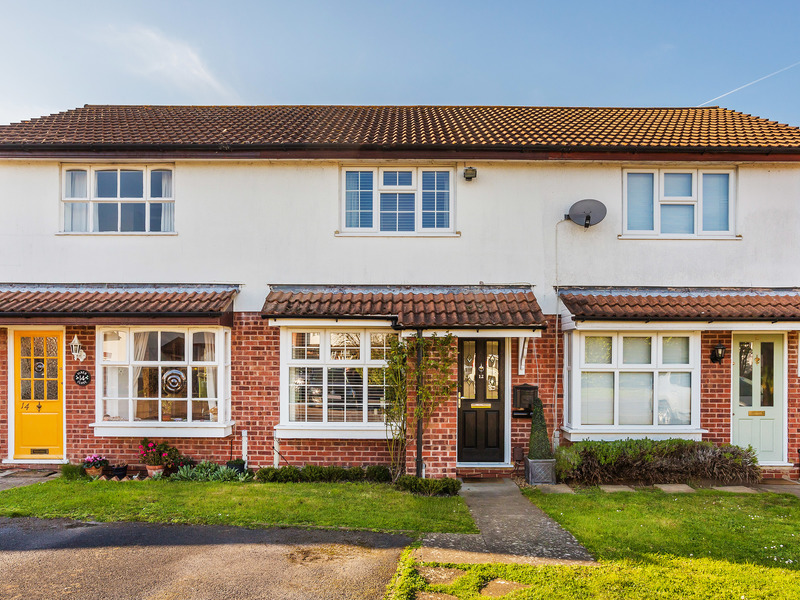 2 Bed House Terrace For Sale in Walton On Thames